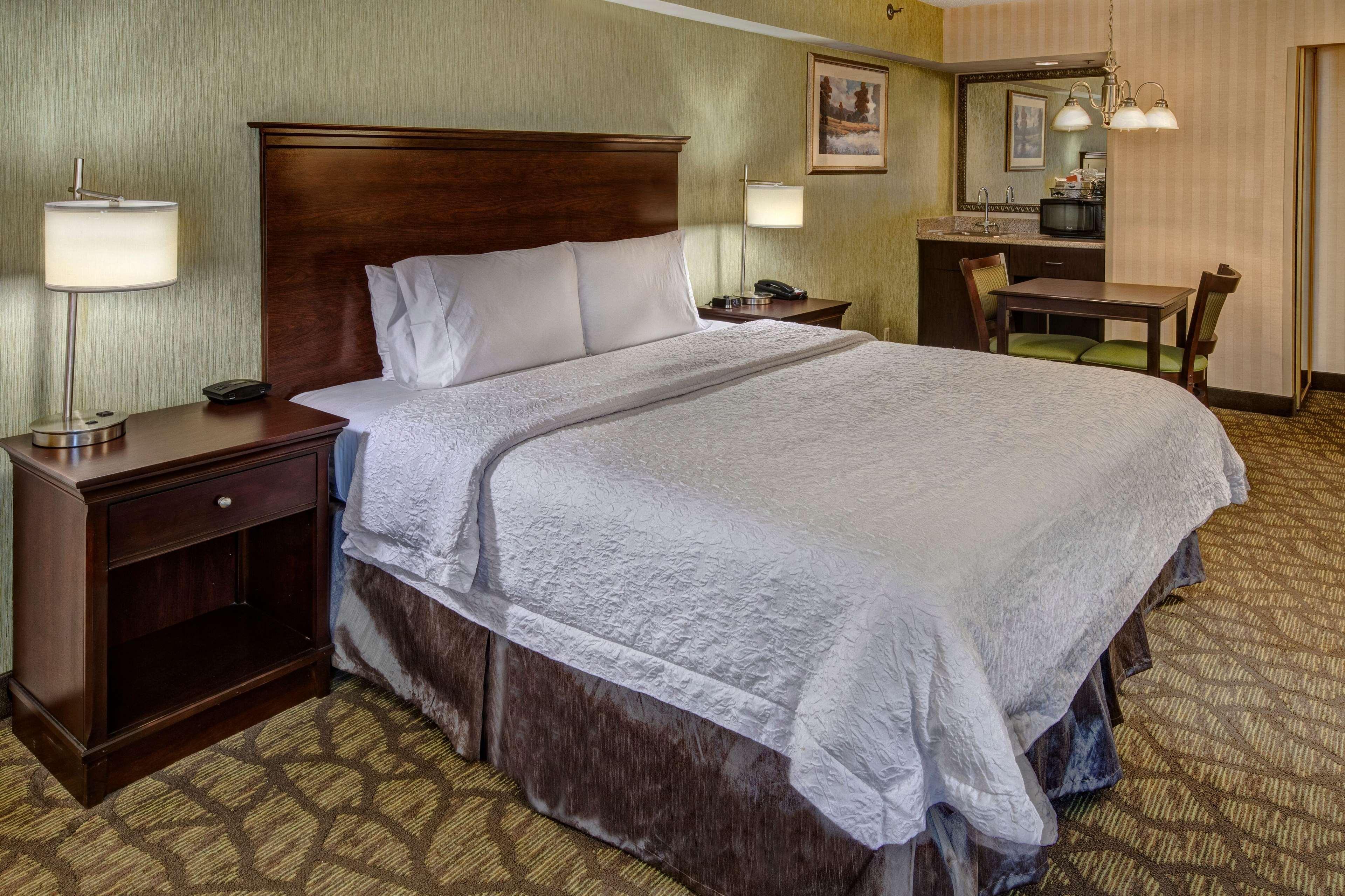 Hampton Inn Роки-Маунт Экстерьер фото