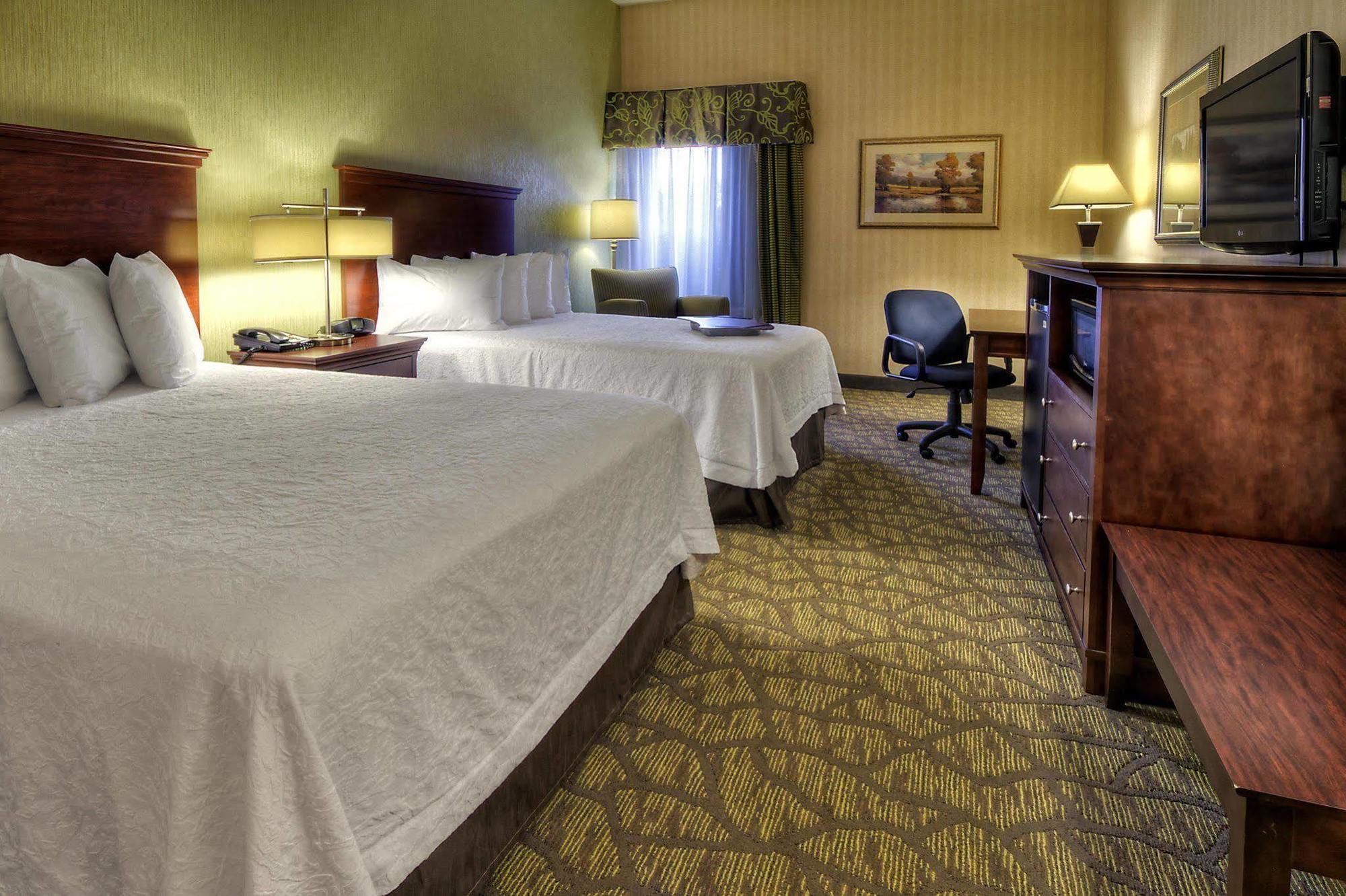 Hampton Inn Роки-Маунт Экстерьер фото